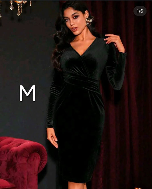 Black velvet dress M