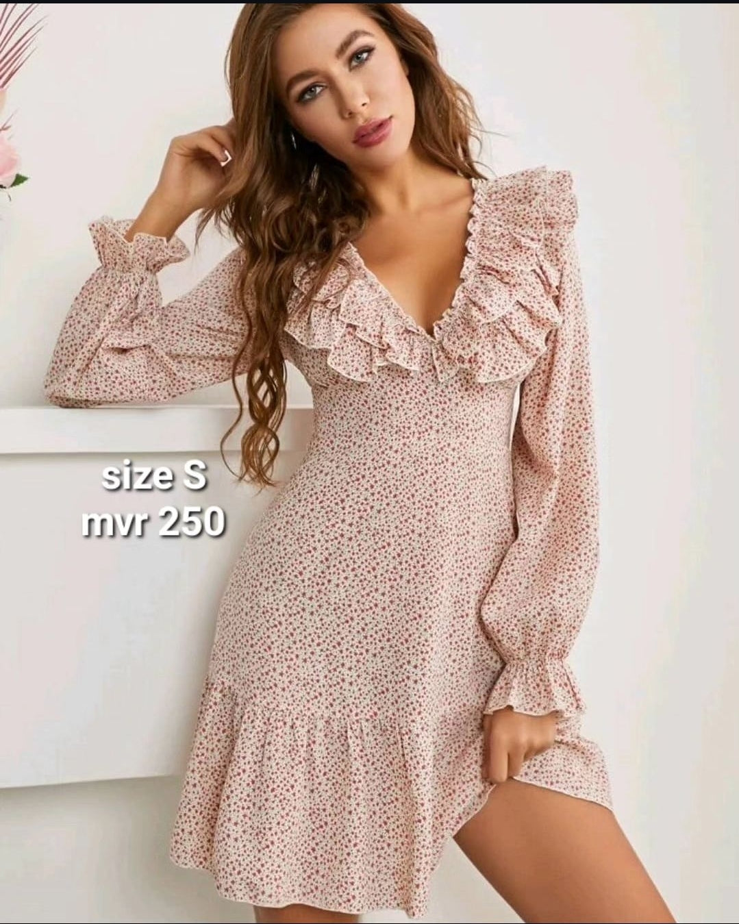 Frilly Dress, size S